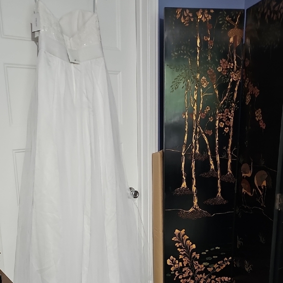 David's Bridal White Tulle Strapless Beaded Gown - Picture 5 of 7